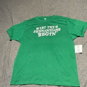 Men’s ☘️ tee shirt, NWT, L